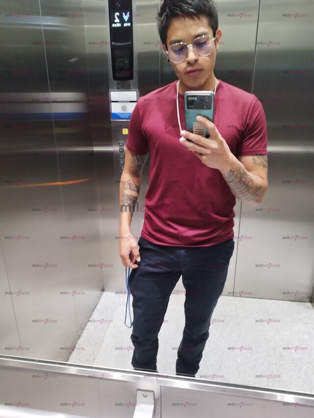 FOTOS DE MORENITO JOVEN Y LLENO DE ENERGÍA LISTO PARA COMPLACERTE, TRABAJO SERIO