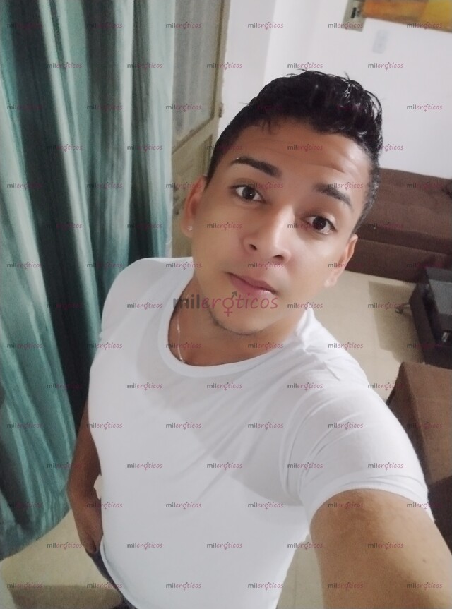 FOTOS DE COSTEÑO ARDIENTE CON MUCHAS DE GANAS DE DEJARTE LLENITA DE LECHE