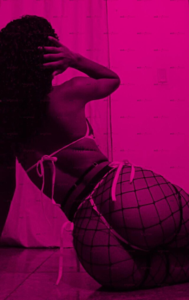 FOTOS DE LUISA HERMOSA Y ENCANTADORA MORENA SÚPER SENSUAL 20 AÑOS