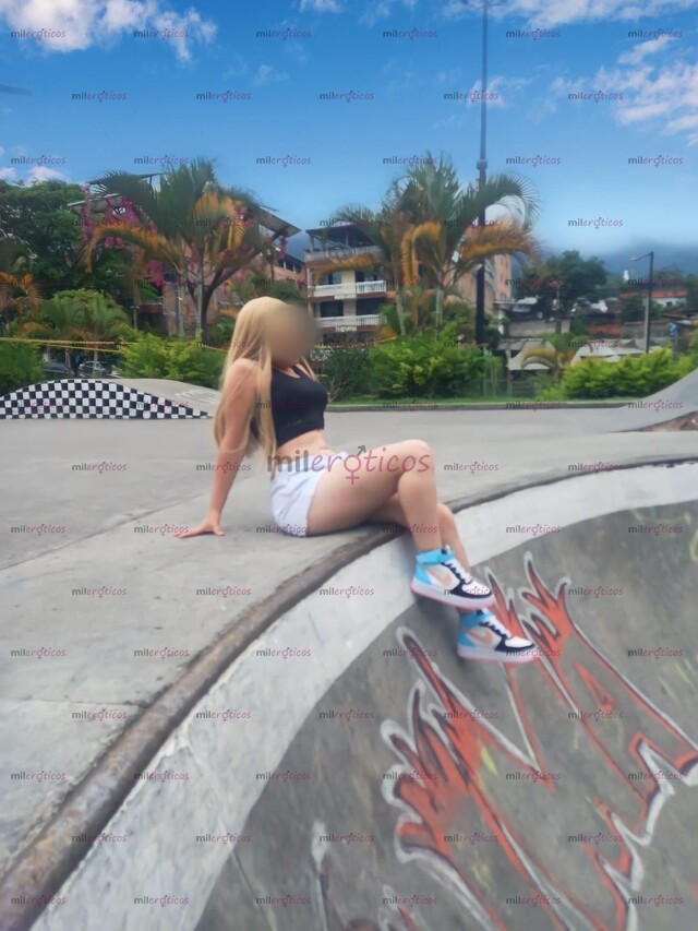 FOTOS DE MEDIA EXPECTACULAR RUBIA RECIEN LLEGADA..DUCHA DE NOVIOS JUNTITOS