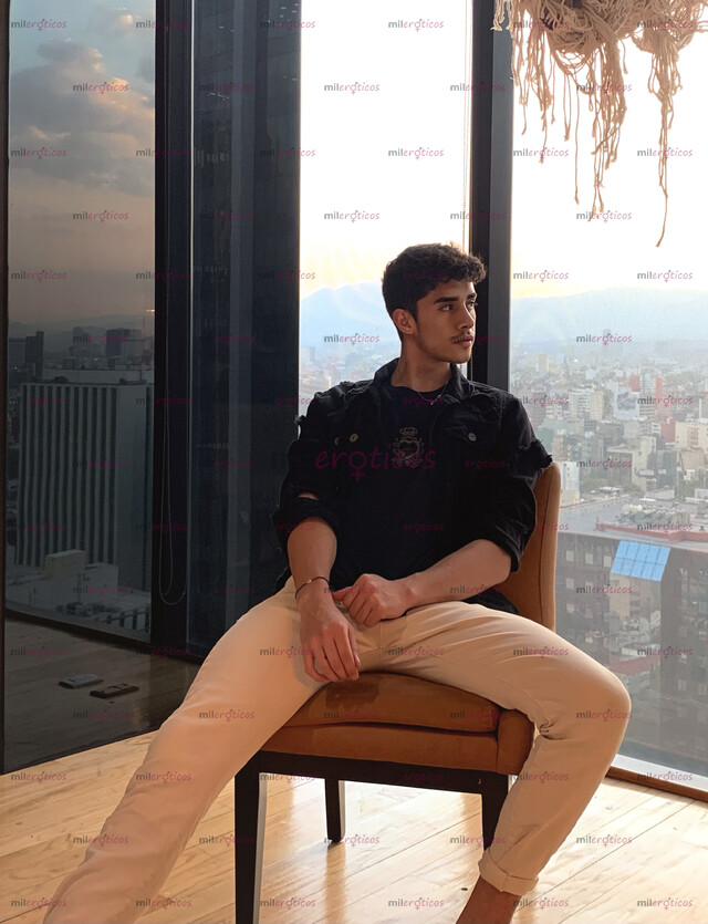 FOTOS DE NICOLÁS LLEGANDO A CDMX. LINDO, ATRACTIVO Y JOVEN.