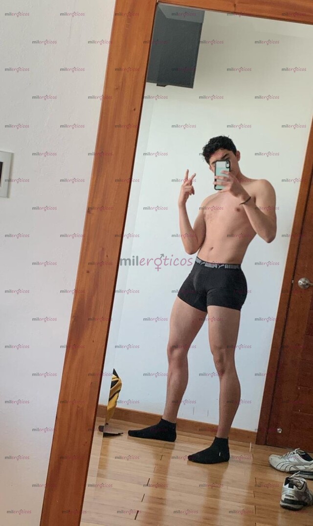 FOTOS DE NICOLÁS LLEGANDO A CDMX. EL CHICO QUE ESTABAS BUSCANDO.