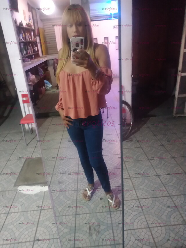 FOTOS DE ESTÁ PUTITA ANDA CALIENTE DISPUESTA A COJER Y MAMAR