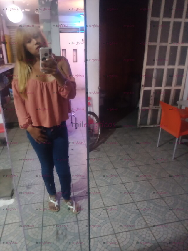 FOTOS DE ESTÁ PUTITA ANDA CALIENTE DISPUESTA A COJER Y MAMAR