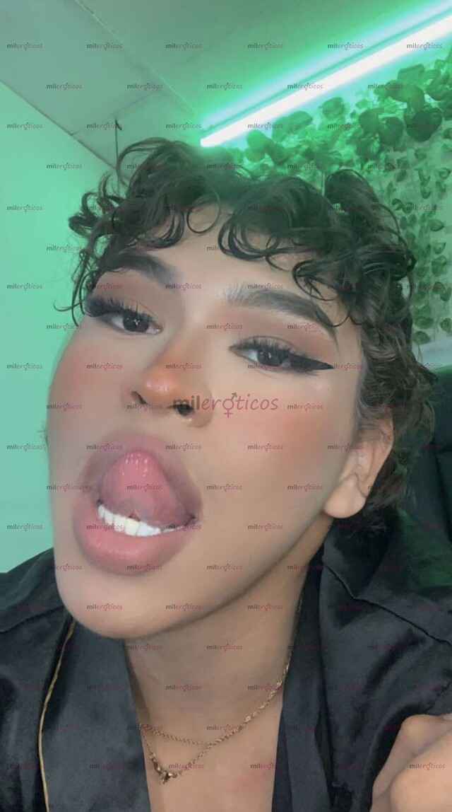 FOTOS DE HOLA ME LLAMO MÍA VALENTINA, SOY NUEVA EN LA CUIDAD