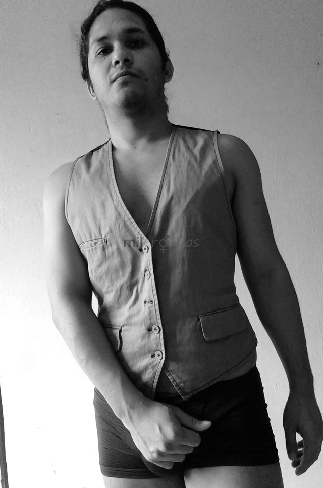 Bem vindo ao meu perfil me chamo aquiles 17 cm corpo liso bunda grande safado higienico versatil pronto pra te oferecer o melhor de mim atendo em mote...