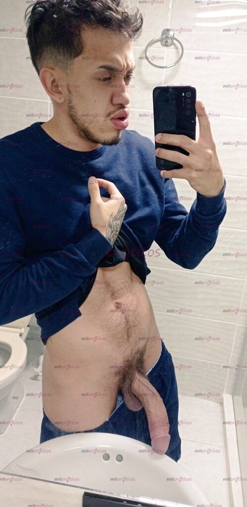 FOTOS DE FLACO VERGÓN TATUADO COMPLACIENTE Y SERIO LISTO PARA PARCHAR
