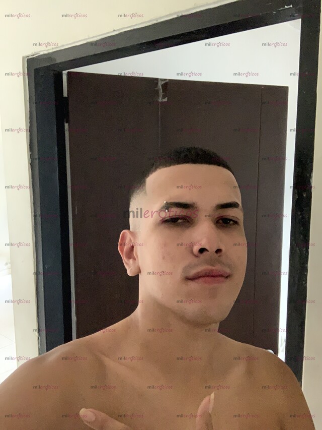 FOTOS DE MIERCOLES DE CULEO CON UN ACTIVO MACHO BUENA VERGA COMPLACIENTE