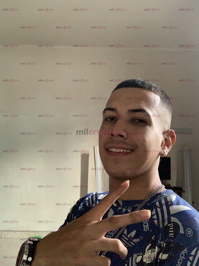 FOTOS DE MIERCOLES DE CULEO CON UN ACTIVO MACHO BUENA VERGA COMPLACIENTE