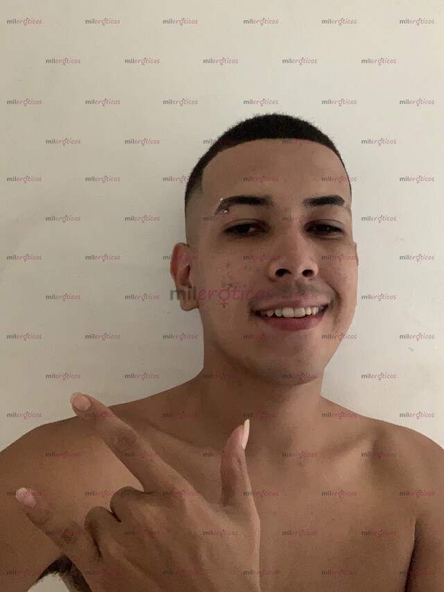 FOTOS DE MIERCOLES DE CULEO CON UN ACTIVO MACHO BUENA VERGA COMPLACIENTE