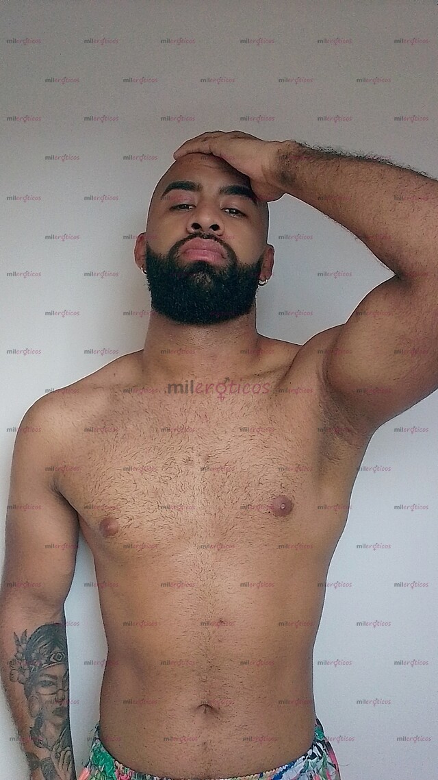 FOTOS DE MACHO DOTADO BARBADO , ARRECHO, VERSÁTIL Y COMPLACIENTE EN TODO