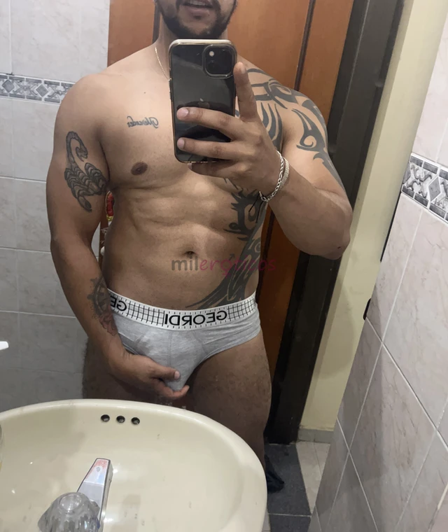 Caribeno domador de culos experto en principiantes masajes relajantes y prostatico con final feliz atiendo caballeros damas y parejas interesados llam...