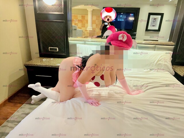 FOTOS DE PRINCESA PEACHUGONA!! PIÉRDETE EN MIS TOADS Y JUEGA CON TODO MI CUERPO!