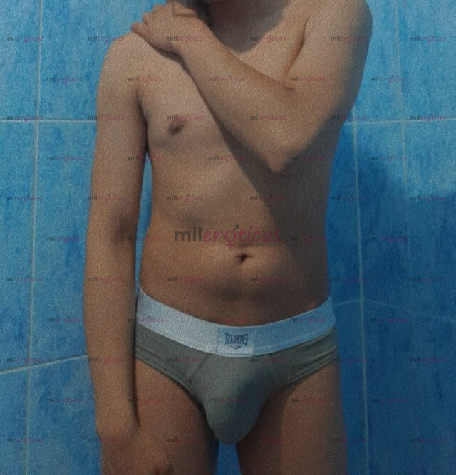 FOTOS DE JOVEN ESTUDIANTE, COMPLACIENTE Y CARIÑOSO