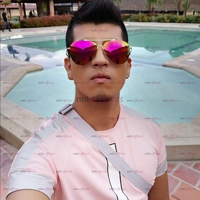 FOTOS DE DE NUEVO DISPONIBLE EN EL BULEVAR SERIO Y COMPLACIENTE