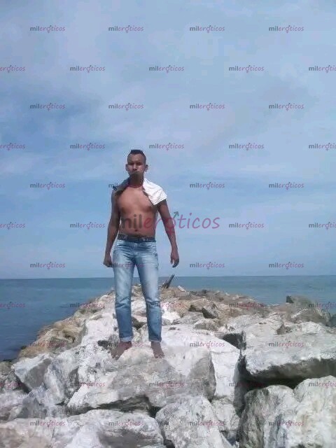 FOTOS DE SOY MORENO DE HOJOS NEGRO Y DE ESTATURA 1.70