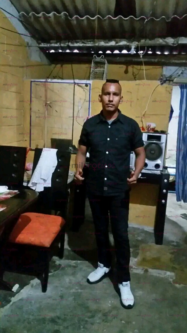 FOTOS DE SOY MORENO DE HOJOS NEGRO Y DE ESTATURA 1.70