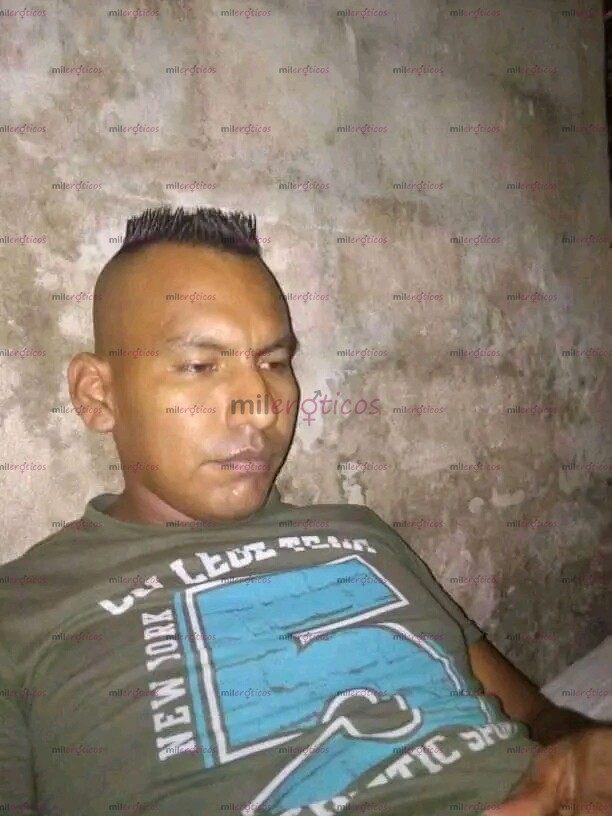 FOTOS DE SOY MORENO DE HOJOS NEGRO Y DE ESTATURA 1.70