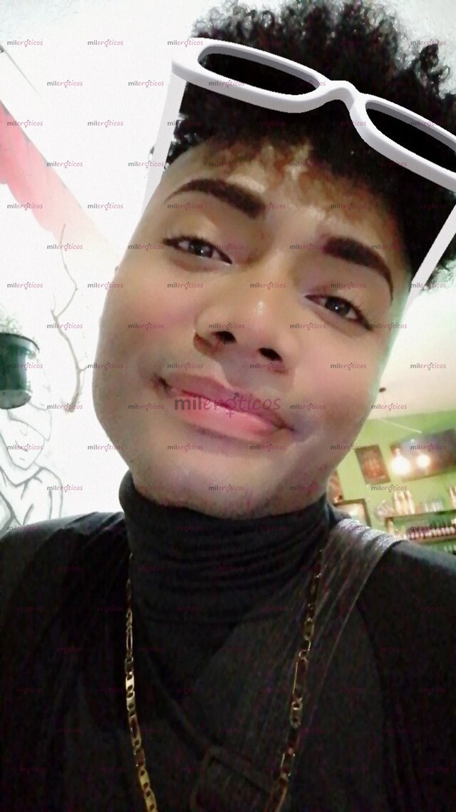 FOTOS DE MORENO CANDENTE Y BAILARÍN EXTROVERTIDO