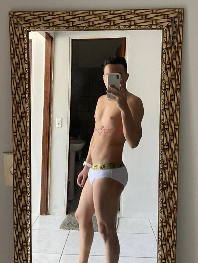 Ola sou rodrigo tenho 24 anos boca carnuda olhos castanhos e um corpo definido com um dote bem gostoso e uma bunda bem empinada e redonda sou bem safa...