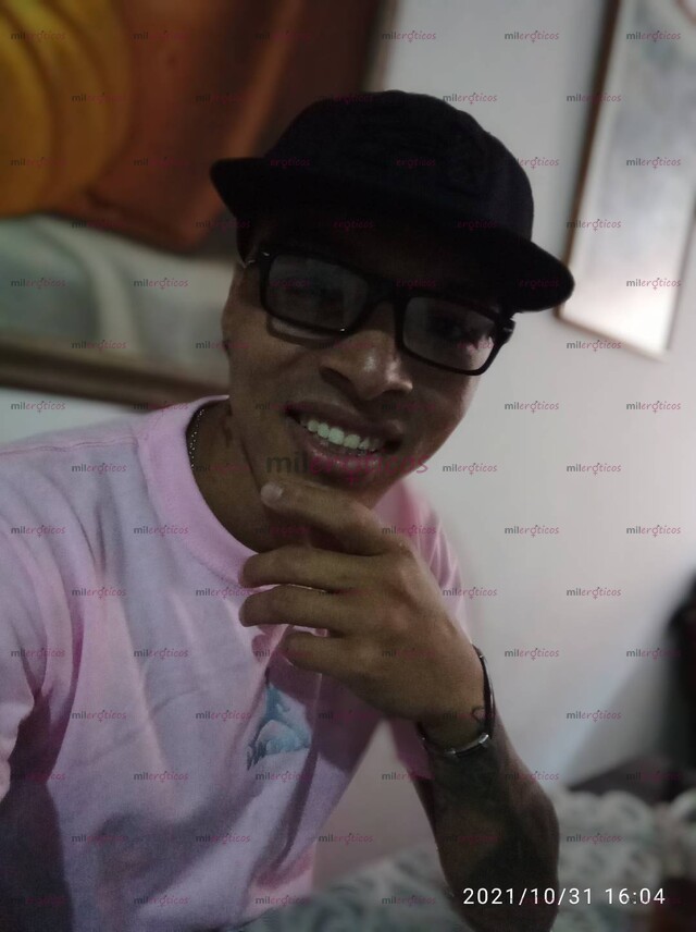 FOTOS DE CHICO TATUADO Y VERGÓN CON MUCHAS GANAS DE COMPLACERTE