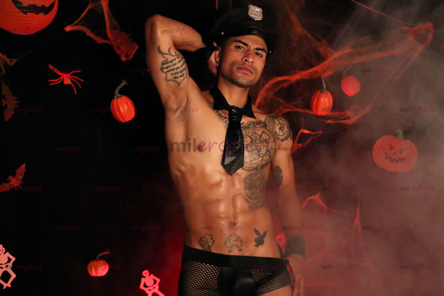 FOTOS DE CHICO COMPLACIENTE, CUERPO ATLÉTICO Y MARCADO