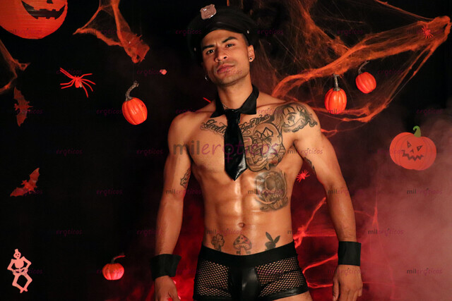 FOTOS DE CHICO COMPLACIENTE, CUERPO ATLÉTICO Y MARCADO