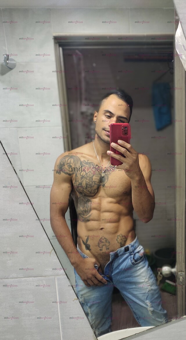 FOTOS DE CHICO COMPLACIENTE, CUERPO ATLÉTICO Y MARCADO