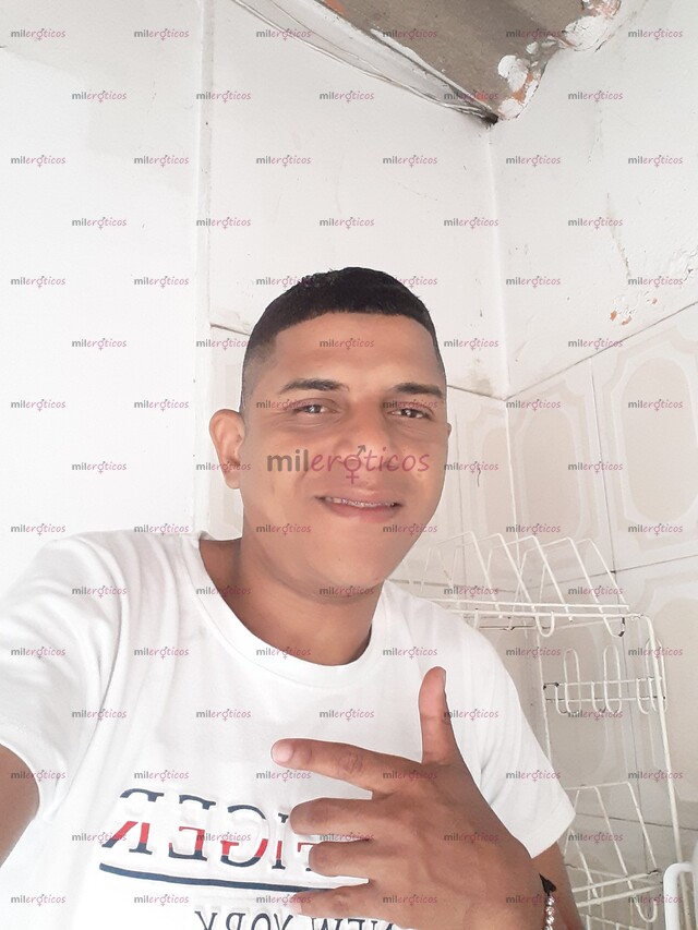 FOTOS DE SOY MORENO ARDIENTE CON 23CM PARQ COMPLASER TODOS LOS GUSTOS . FOL HOT E