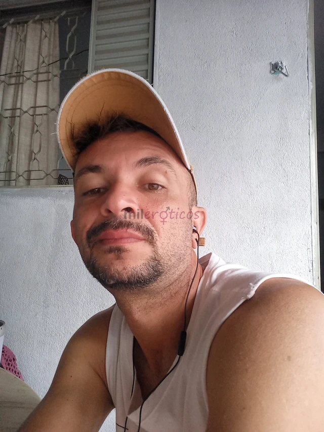 Dawid 42 anos atv disponivel sempre nos fins de semana durante a semana so a noite magrinho higienico discreto demais afinidades so conferindo pra sab...