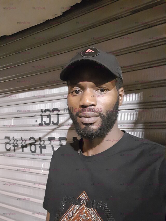 FOTOS DE NEGRO ACOMPAÑANTE SERIO VARONIL LECHERO DISCRETO