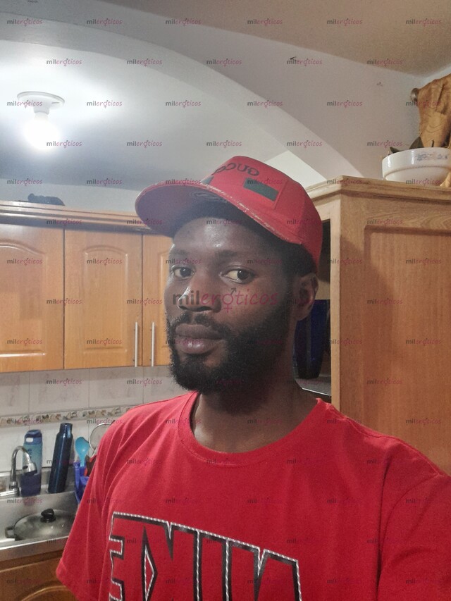 FOTOS DE NEGRO ACOMPAÑANTE SERIO VARONIL LECHERO DISCRETO