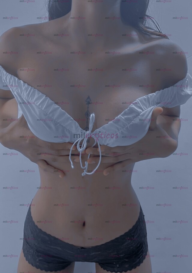 FOTOS DE RICA Y APRETADITA MORENO CON PORTE DE MODELO SENSUAL