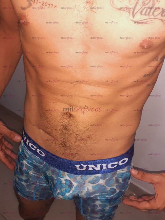 FOTOS DE MACHO SERIO DOTADO , ACTIVO DISPUESTO A COMPLACER TUS FANTASIAS