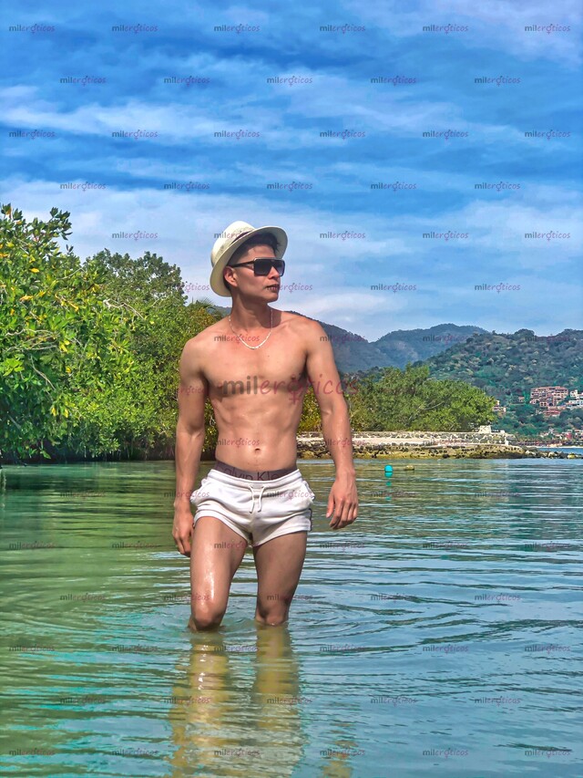 FOTOS DE TWINK UNIVERSITARIO LISTO PARA COGERTE! CON LUGAR !!!