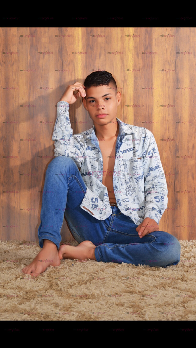 FOTOS DE CHICO VERSATIL PASIONADO DE HACER EL AMOR.