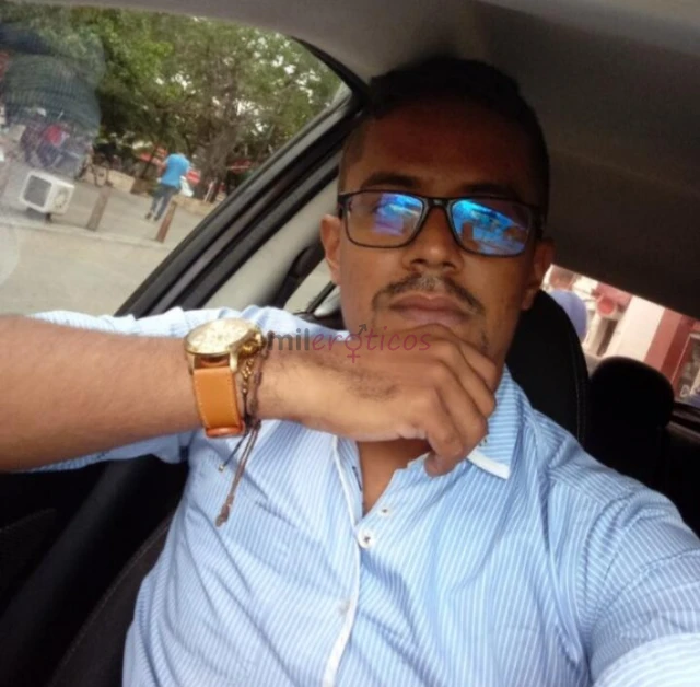 Moreno colombiano recien llegado al pais de mente abierta excelente compania muy discreto en todo genial pareja de baile y todo lo que se te venga a l...