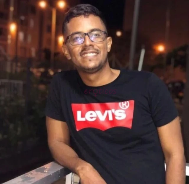 Moreno colombiano recien llegado al pais de mente abierta excelente compania muy discreto en todo genial pareja de baile y todo lo que se te venga a l...