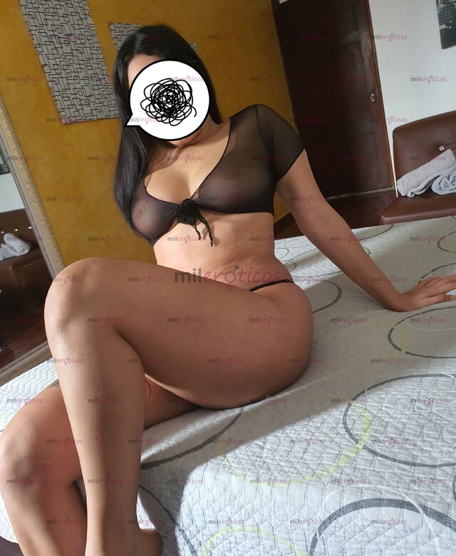 FOTOS DE HERMOSA Y SENSUAL FLACA ALTA CON LINDOS SENOS Y CULO