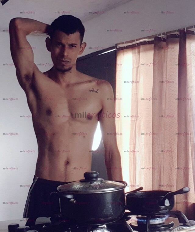 FOTOS DE CALEÑO ARDIENTE CON GANAS DE SATISFACER TODAS TUS FANTASÍAS