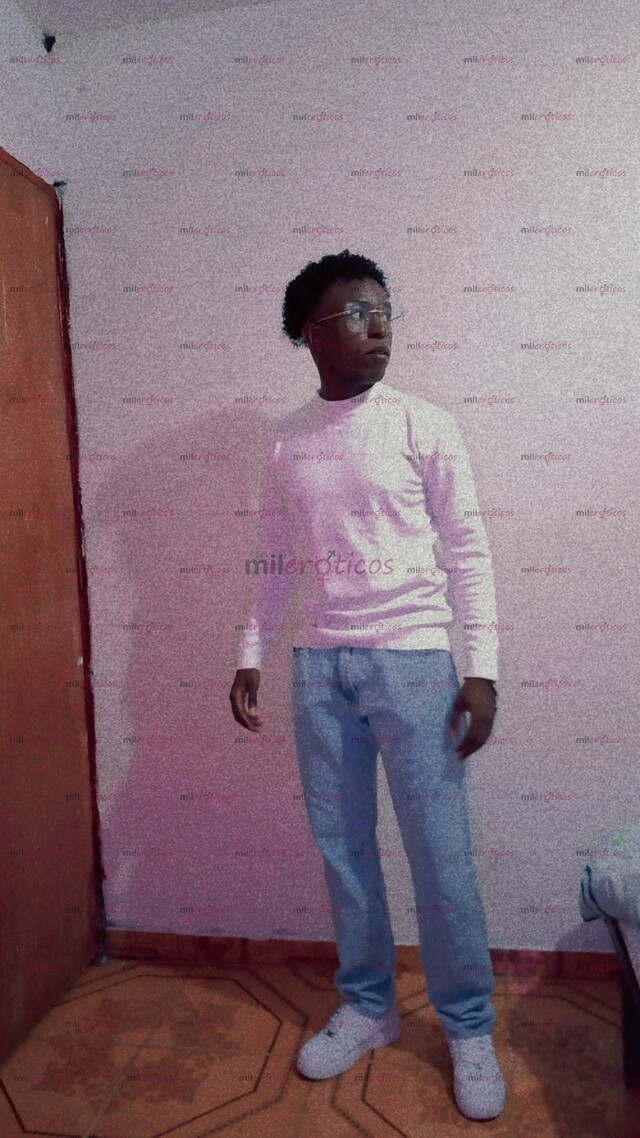 FOTOS DE NEGRO, COMPLACIENTE, PARCHADO, PENE DE TAMAÑO MENDIANO,