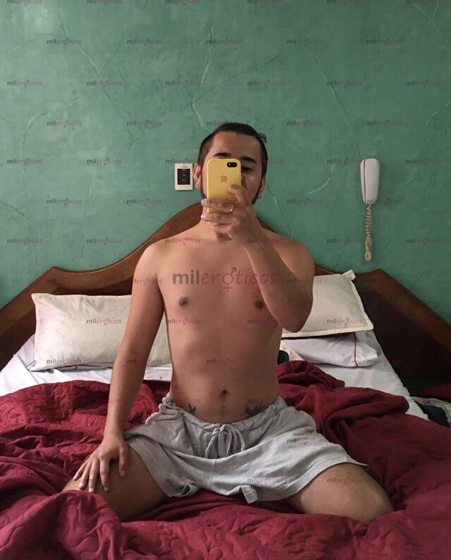 FOTOS DE POLLO PASIVO, SERIO, COMPLACIENTE Y MUY ARRECHO.