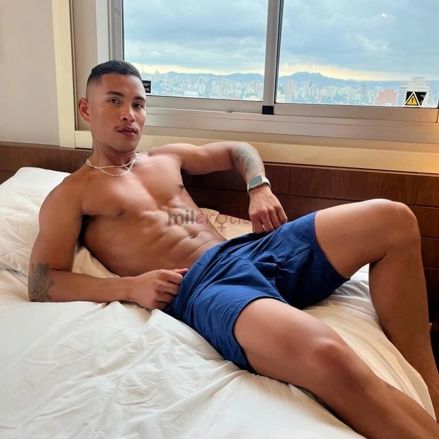 Nao ofereco apenas um momento ofereco uma experiencia para o resto da sua vida prazer sou patricky patton faco tudo acontecer de forma bem natural e s...
