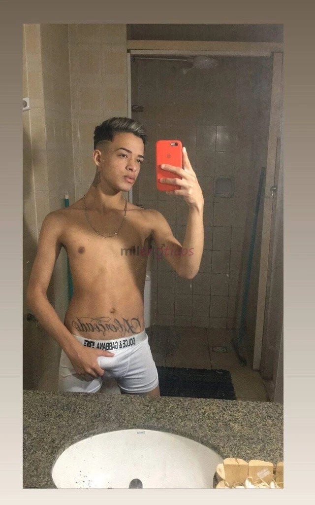 Ola tudo bom me chamo arthur gael sou novato na cidade sou novinho versatil tenho 21 cm de pau grosso pronto pra lhe sastifazer afim de um acompanhant...
