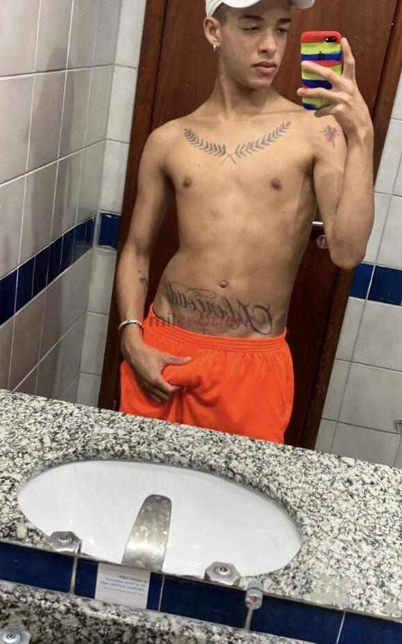 Ola tudo bom me chamo arthur gael sou novato na cidade sou novinho versatil tenho 21 cm de pau grosso pronto pra lhe sastifazer afim de um acompanhant...