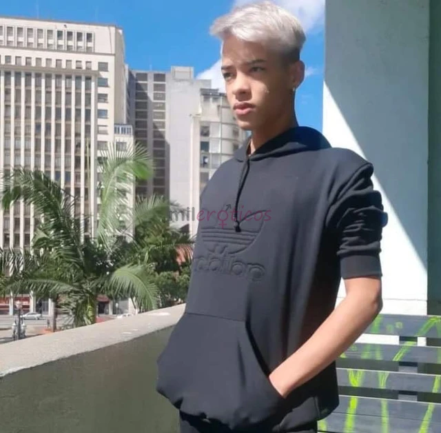 Ola tudo bom me chamo arthur gael sou novato na cidade sou novinho versatil tenho 21 cm de pau grosso pronto pra lhe sastifazer afim de um acompanhant...