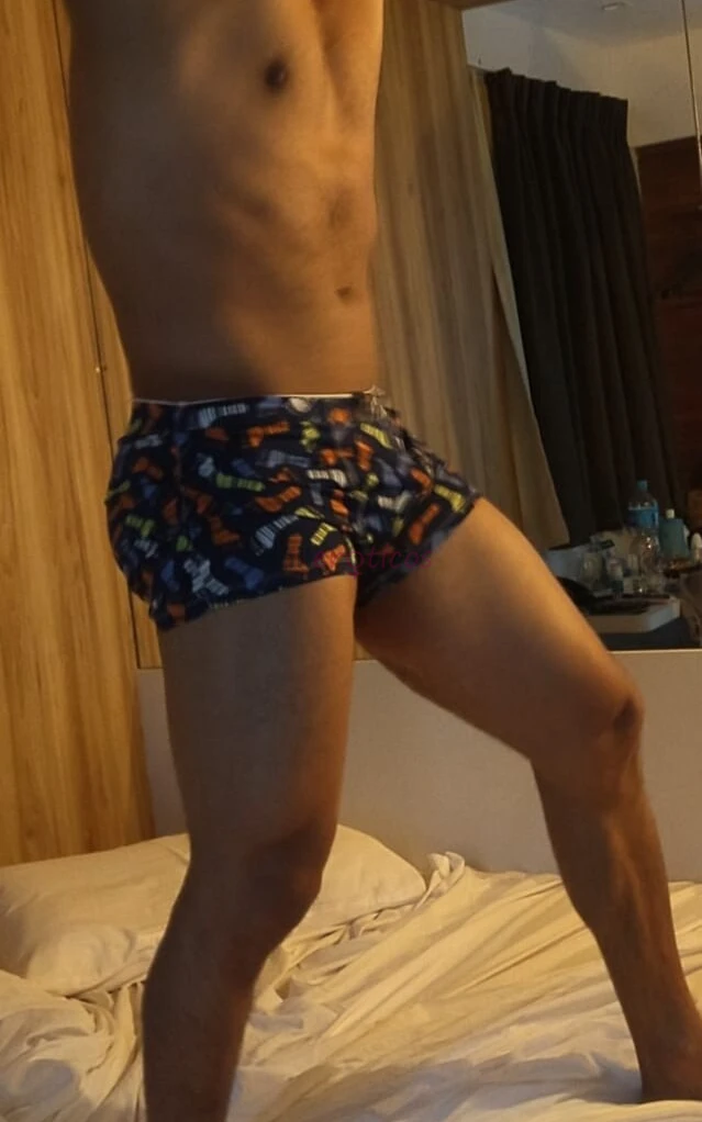 Ola me chamo mateo sou um cara discreto saudavel e educado ofereco meus servicos de acompanhante modelo adulto e massagista e garanto 100 top com uma...
