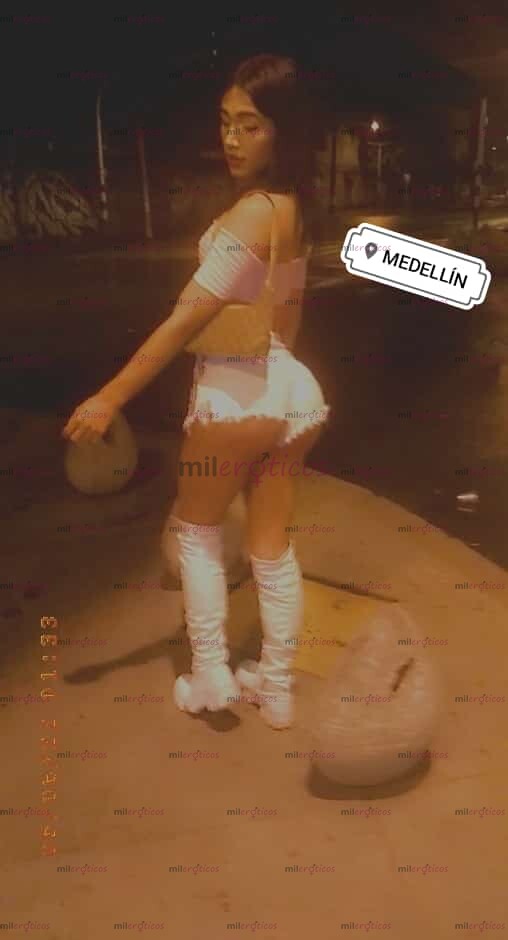 FOTOS DE EMILY NIÑA DE OJOS VERDES PIEL BLANCA LINDAS NALGAS