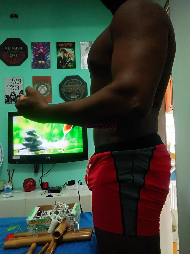 Negao de salvador 1 90 de altura 22 cm sigiloso e educado discricao total atendo mulheres homens e casais bastante experiencia com casais e iniciantes...