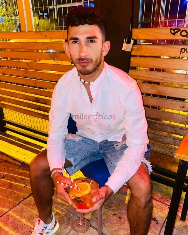 Hola soy daven un chico 100 moroso nuevo en la zona con ganas de pasarla full rico soy activo 18 cm dispuesto a pasar un momento mas que agradable con...